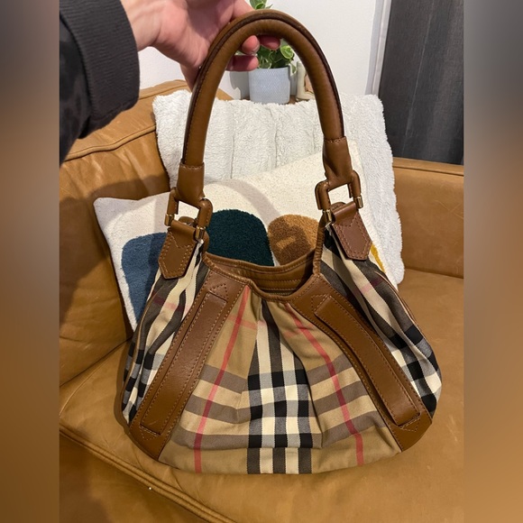 Burberry purse - Picture 4 of 9